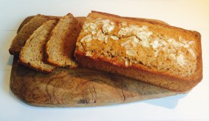 cake van overrijpe bananen met kardemom en kaneel