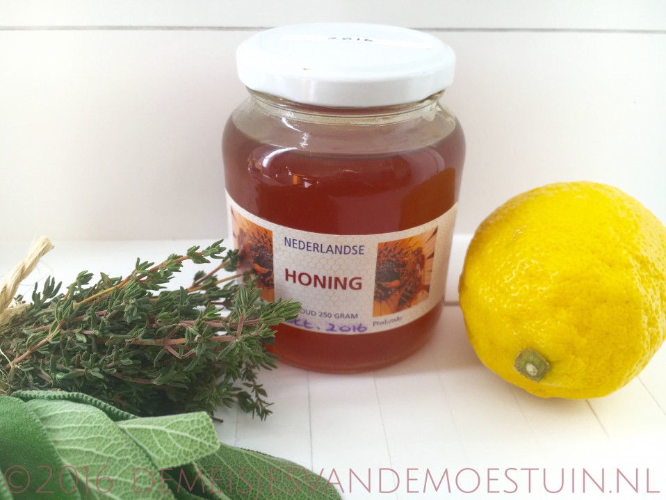 hoestsiroop met kruiden uit de tuin