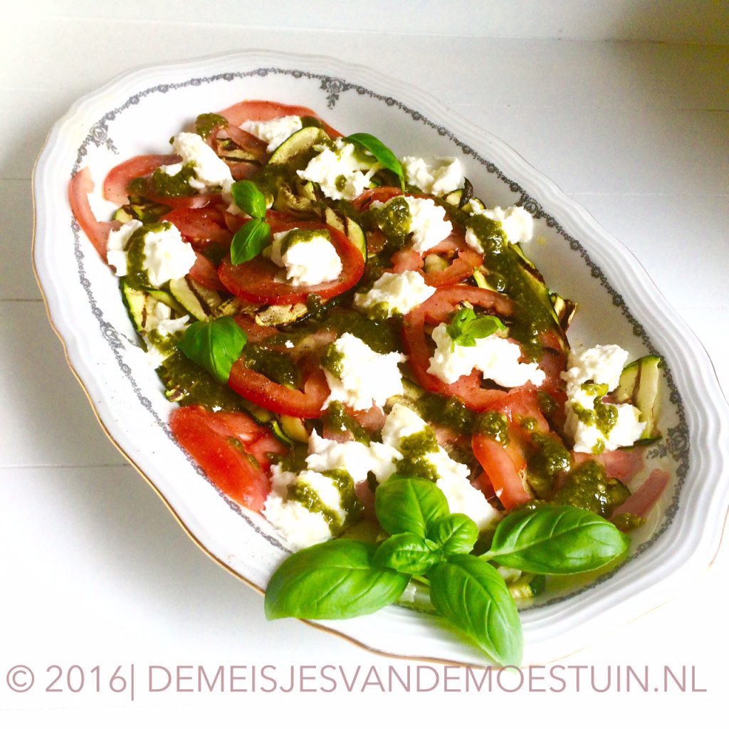 salade caprese met gegrilde courgette