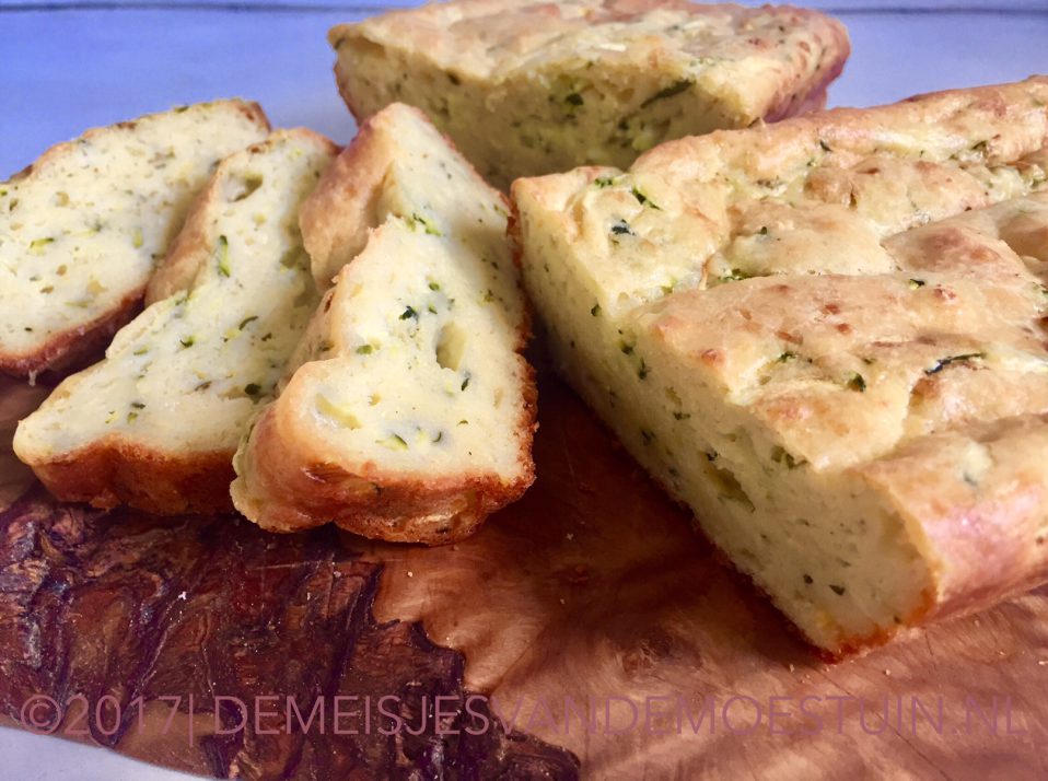courgettebrood met limoen en parmezaan