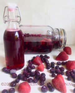 likeur van zomerfruit
