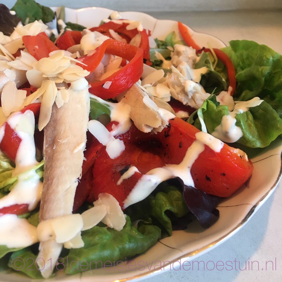 salade met makreel en paprika en wasabi-mayonaise