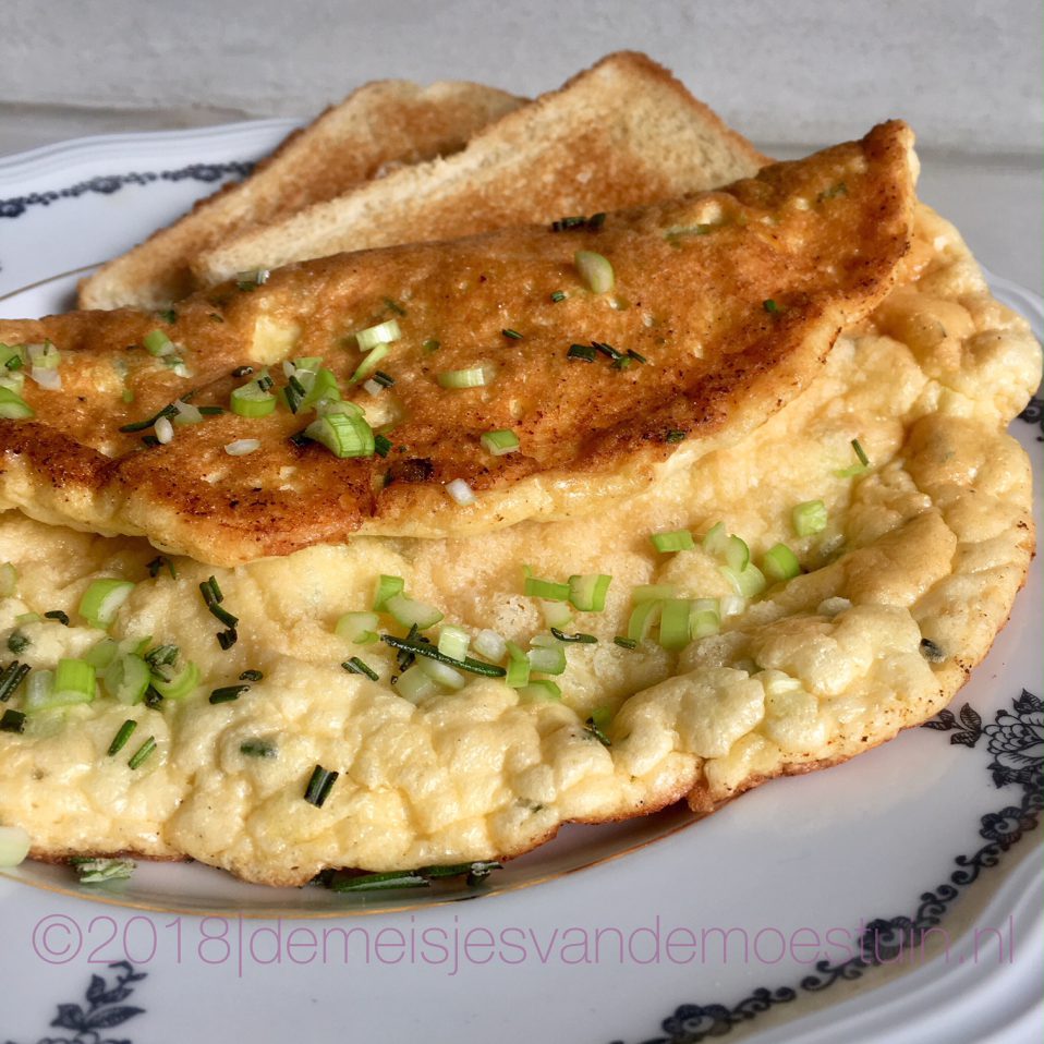 schuimomelet met tuinkruiden en parmezaan