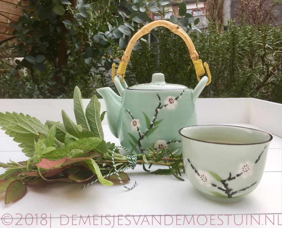 thee uit eigen tuin