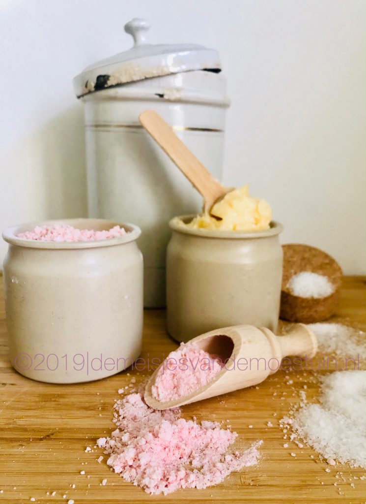 rozenscrub en bloemen bodybutter